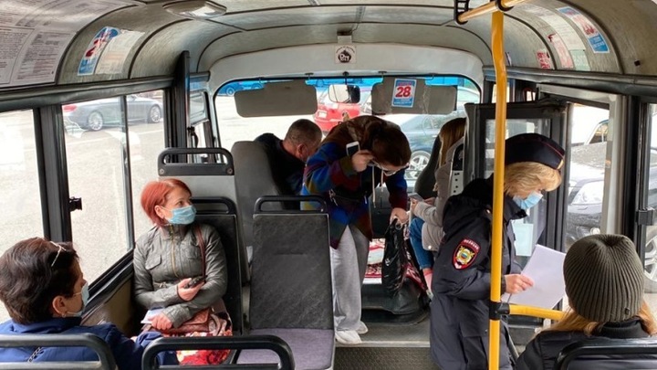 В Краснодаре продолжают игнорировать масочный режим