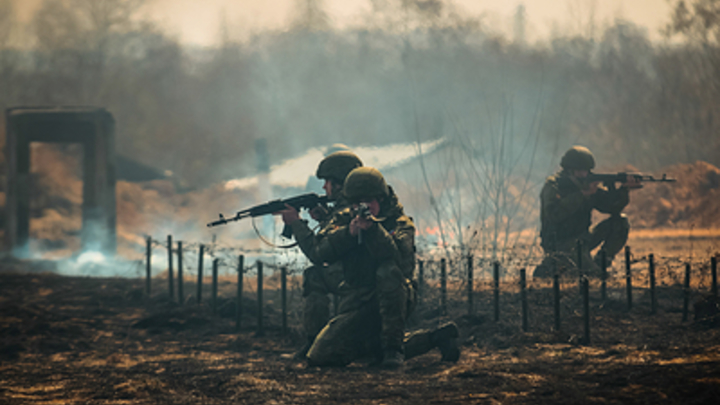 РВ: русские военные подняли флаг России над селом Клещеевка в ДНР