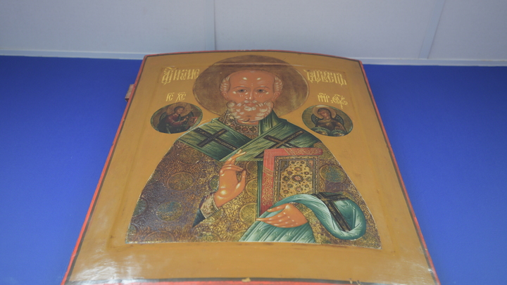 Лукашенко передал в дар храму Преподобных Оптинских старцев икону Святого Николая Чудотворца