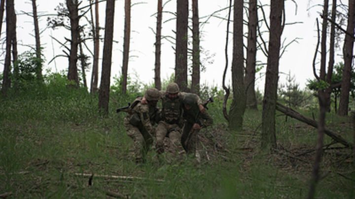 Военные медики спасли жизнь украинскому пленному, которому оторвало ногу на мине