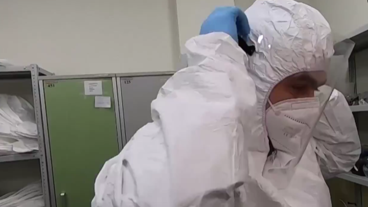 Будто песка насыпали: У коронавируса появился необычный симптом