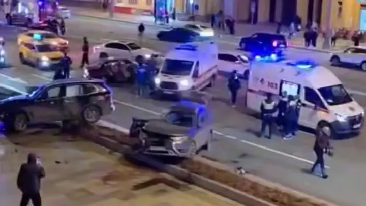 Экс-служащая Россотрудничества устроила ДТП с двумя погибшими в Москве: видео