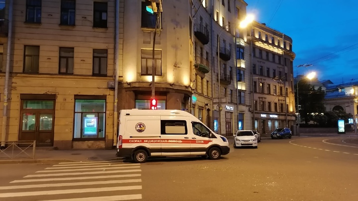 Заболеваемость COVID в Петербурге впервые с начала февраля перевалила за 1,5 тысячи