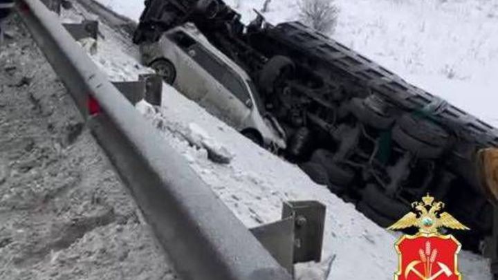 В Чебулинском округе полицейские устанавливают обстоятельства ДТП, в котором погибли 2 человека (2).jpeg