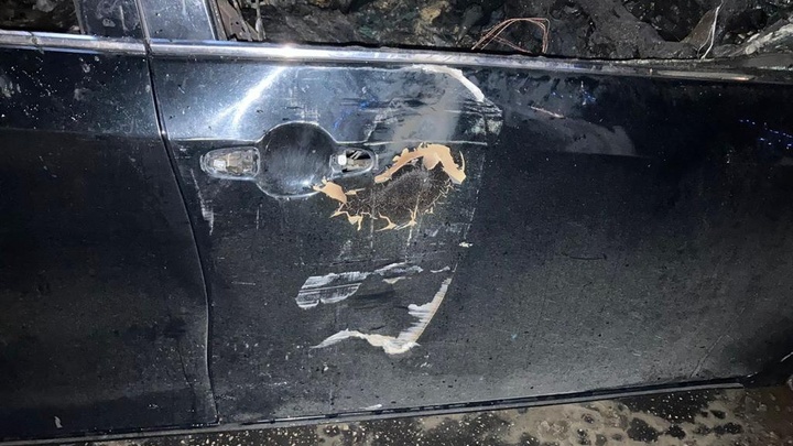 Водитель сам поджёг машину, которая вчера горела на улице Пискунова в Нижнем Новгороде