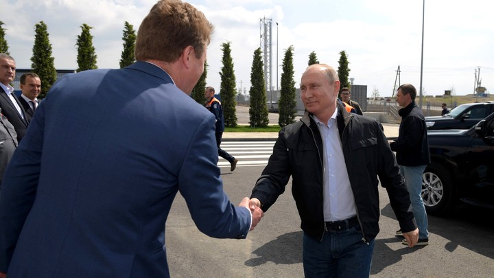Крымский мост вместо Путина открывал какой-то удмурт - двойник, из опасений, что ракетой стрельнут