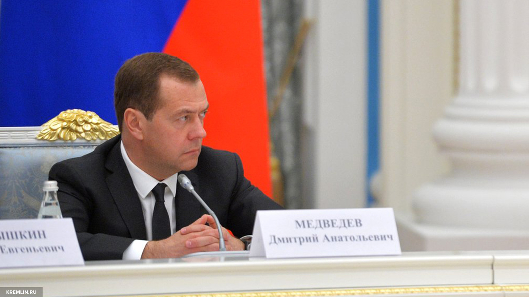 После расследования Навального Медведев послал его в бан После расследования Навального Медведев послал его в бан