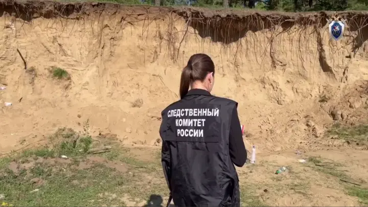 Заживо погребенные: В Забайкалье двоих детей завалило песком на карьере