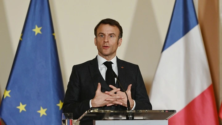 Макрон выложил видео с G7 под русскую песню про капибару