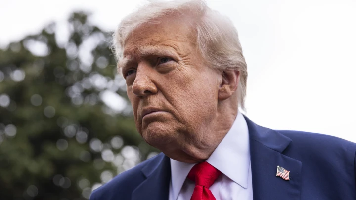NBC News: американец слепил пилота вертолета Трампа лазерной указкой