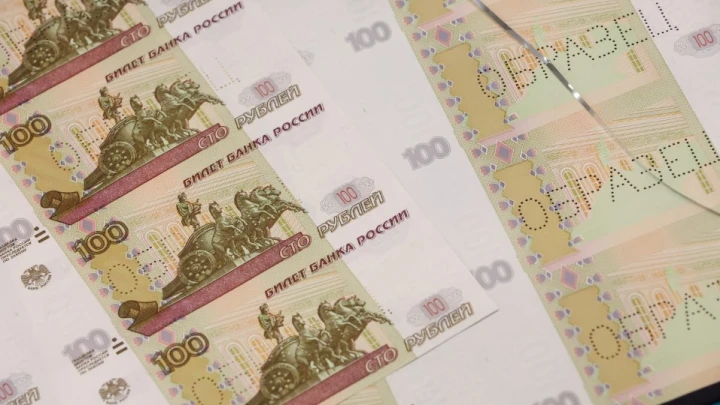 В России хотят обновить сторублевую купюру. Из-за новых регионов