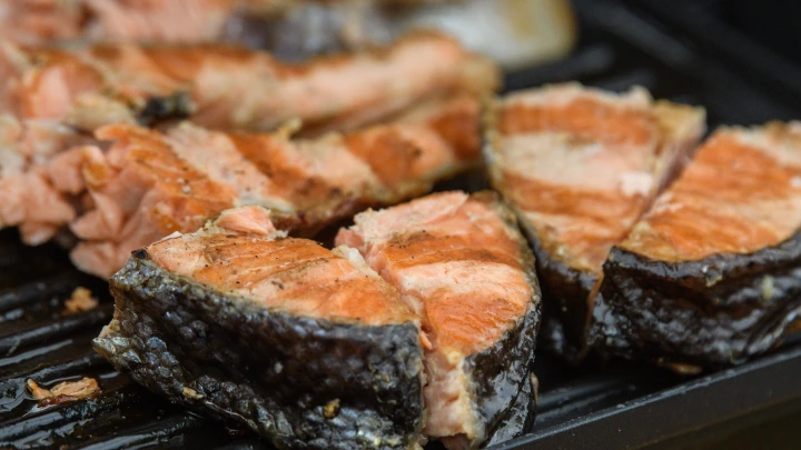 В Госдуме предложили ввести продавать рыбу по четвергам со скидкой 50%