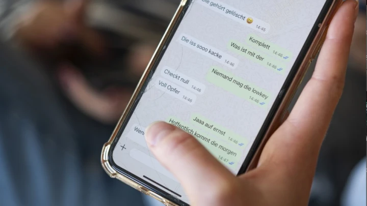 WhatsApp* пугает русских. Нужны особые данные