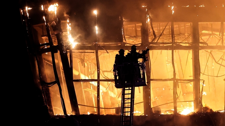 Автоматы лежат на земле, рядом - бронежилеты: Последние новости о теракте в Крокус Сити Холле