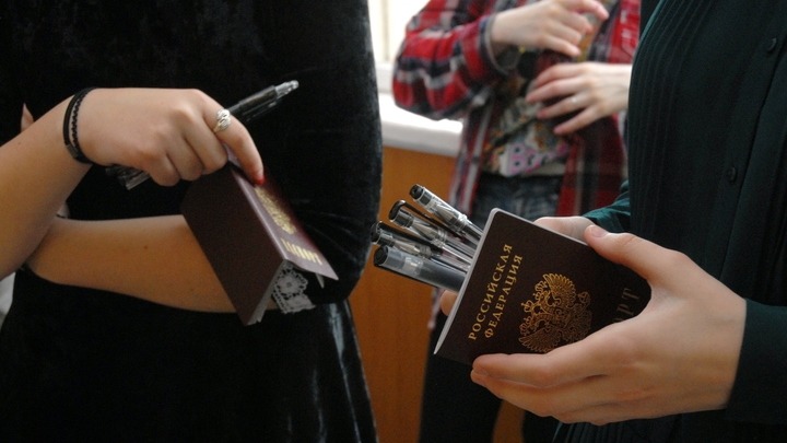 Выпускники 11 классов сдают ЕГЭ по русскому языку в Челябинской области