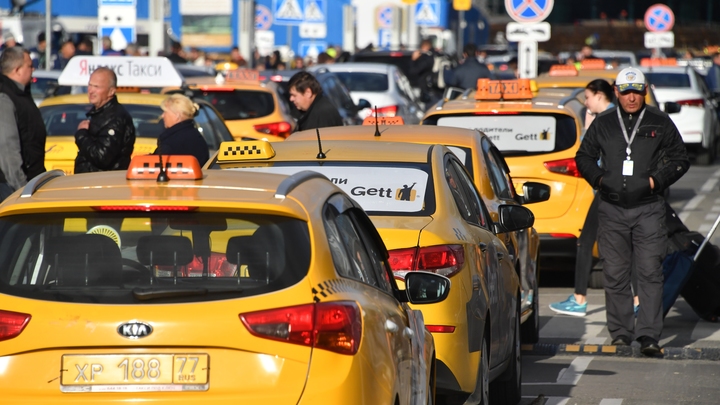 Жители Екатеринбурга разгадали тайну, почему таксисты отказываются везти пассажиров в Кольцово