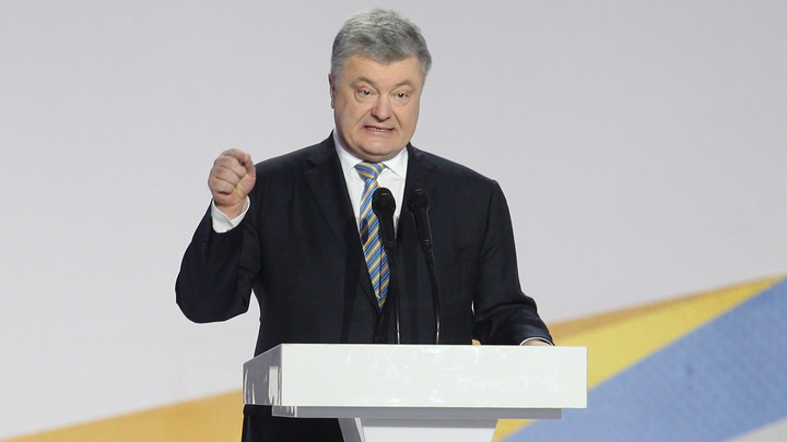 Проспаться перед фотосессией забыл: Фото брутального Порошенко насмешило интернет