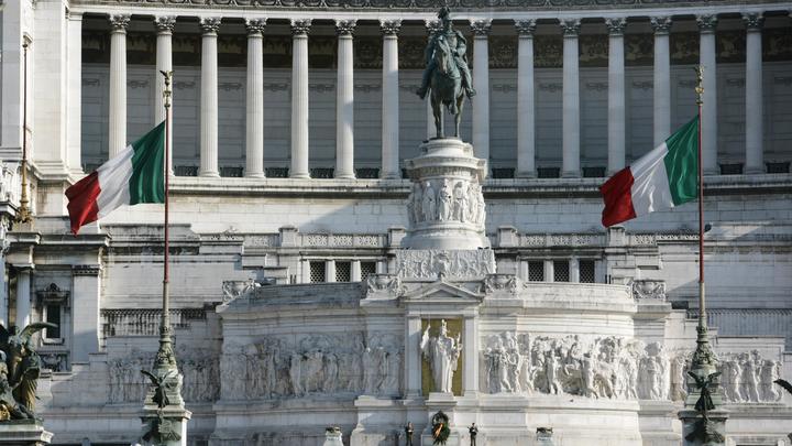 Поддерживаем Россию! В Италии сотни людей вышли на улицы и выступили против НАТО