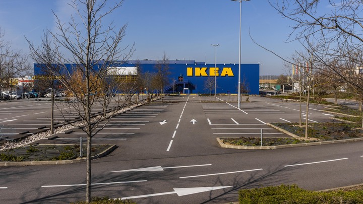 Не реальные фотографии: В IKEA объяснили снимки Путина в магазине