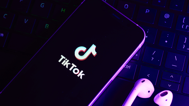 Феминистки и содомиты подвели любимый молодёжью TikTok под многомиллионный штраф
