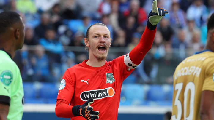 Вратарю ФК Краснодар Матвею Сафонову разбили машину после победы над московским  Динамо