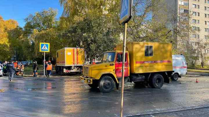 В Новосибирске грузовик сбил девочку-подростка на пешеходном переходе