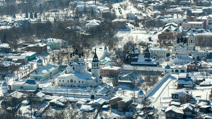 В Муроме на улице Московской установили скульптуры калачника и дамы с собачкой