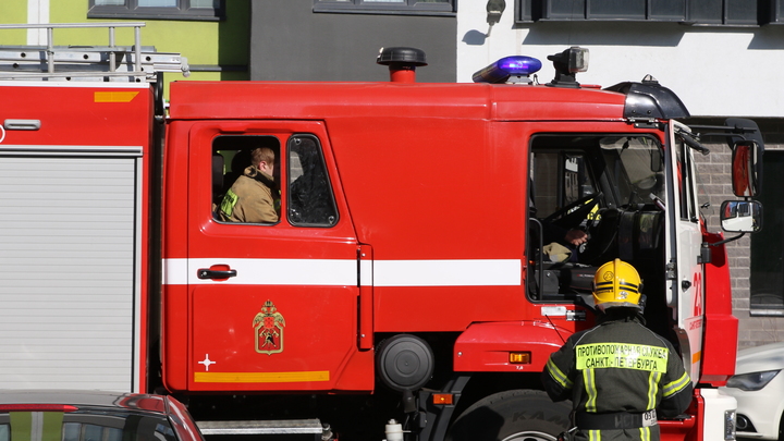 Люди мимо проходили, себя снимали на фоне аварии: в Петербурге после ДТП взорвалась машина