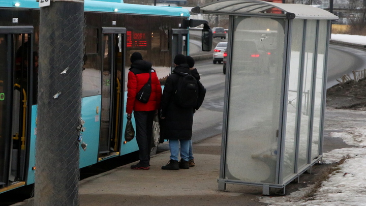 Власти Екатеринбурга накажут перевозчика за отсутствие автобусов на линии в Академическом