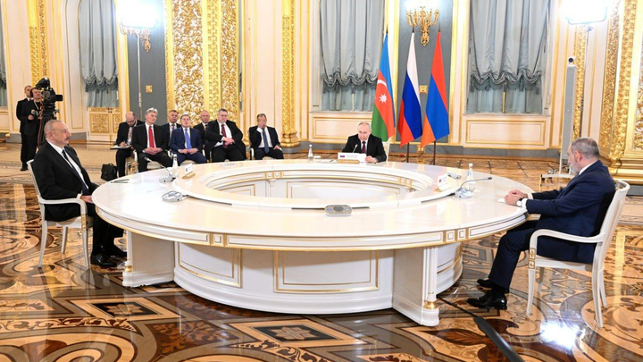 Власти Армении снова бросили камень в огород России, напомнив о приближении Нового года