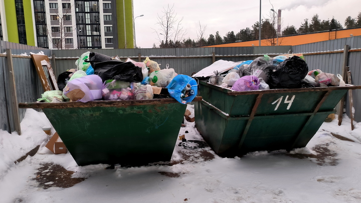 В Омске в мусорном контейнере нашли тело младенца