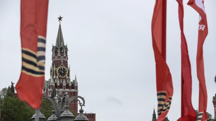 Смотрите, как смешно врёт этот француз: О России, Путине и 9 Мая