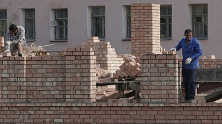 Мигрантов в России берут под биоконтроль