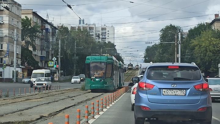 В День города челябинских водителей трамваев бросили в депо ночью после смены