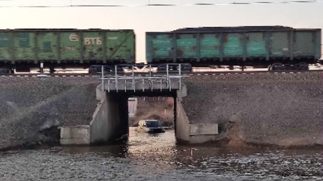 Дороги утонули. Посёлок Красномайский Новосибирской. Затопленные дороги Курган. Затопило проезд в поселок Красномайский. Красномайский 3307 км затопило.