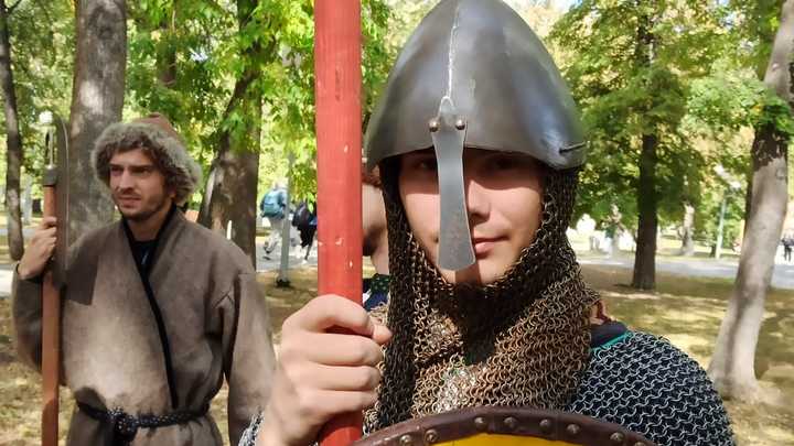 Челябинцам на Алом поле показали реконструкцию сражений XIII века