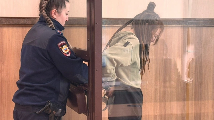 Прикурившую от Вечного огня жительницу Новосибирска отправили в СИЗО