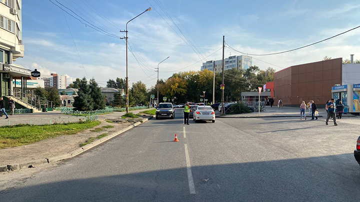 Полиция ищет свидетелей ДТП со сбитой 10-летней школьницей в Новосибирске