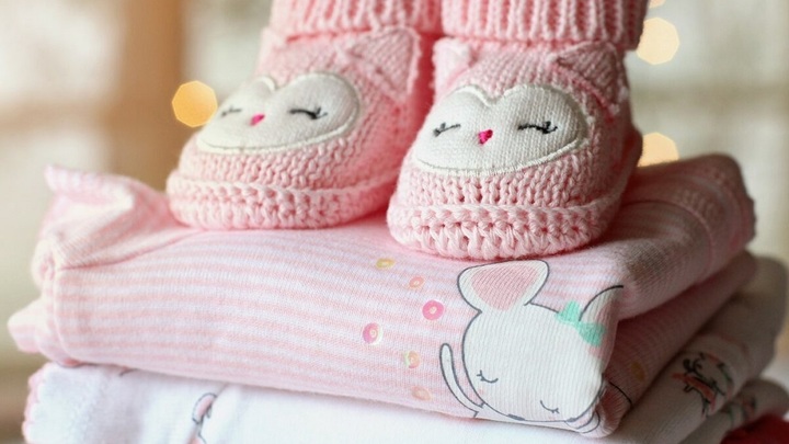 Жителям Зеленовки выдают гуманитарную помощь