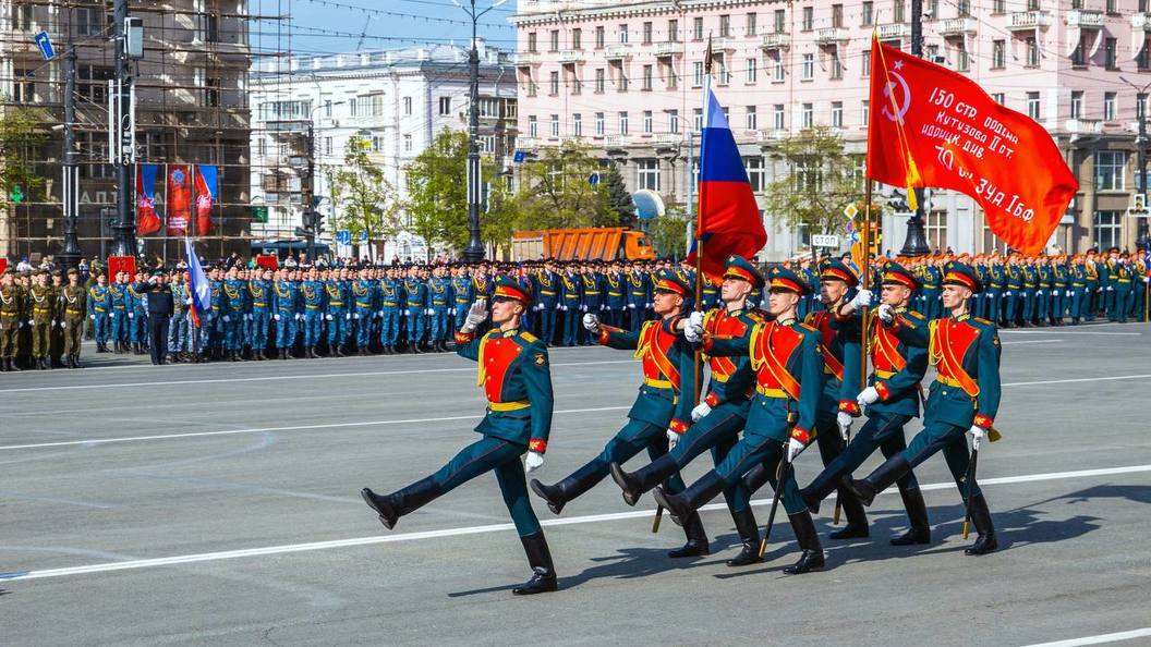 Были ли парады 9 мая. Парад Победы 2000. Парад Победы Челябинск. Люди на параде Победы. Генеральная репетиция парада.