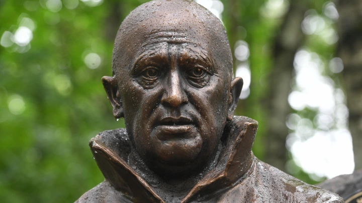 Пригожин жив. Штурмовик даже страну пребывания назвал. Дядя Женя вместе с сыном командует