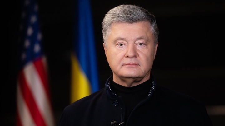Порошенко нанёс новый удар по украинцам: В Раде потребовали запретить Спутник V