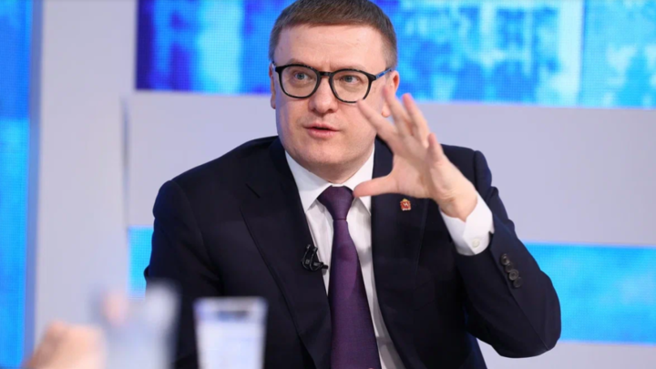 Учителя уходят в продавцы: Текслеру рассказали о зарплатах, мигрантах и ЖКХ