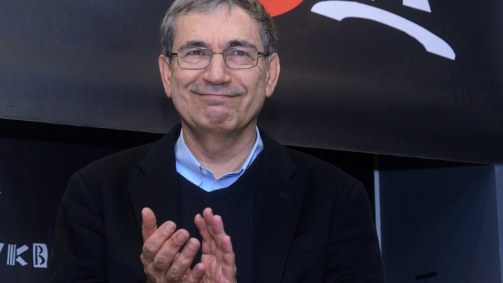 На Первом канале покажут писателя, сравнившего Владимира Путина с чумой