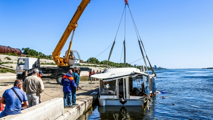 «До отплытия капитан был трезв»: Пристань сняла с себя вину за крушение катамарана на Волге