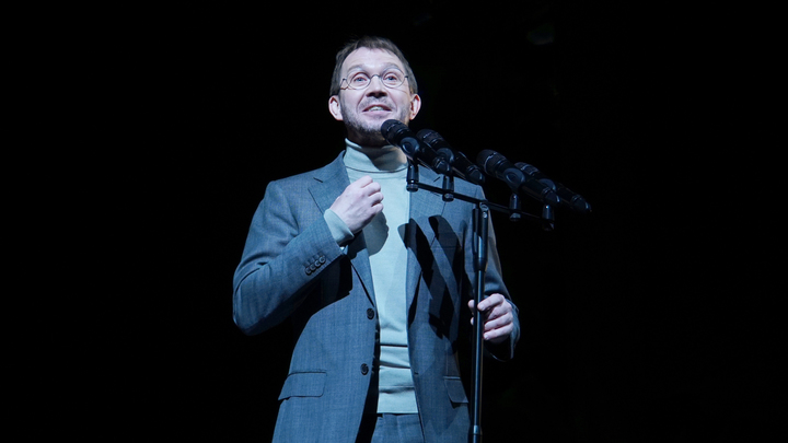 Евгений Миронов отругал Галкина и вступился за Собянина. Народ позорный прогиб засчитал