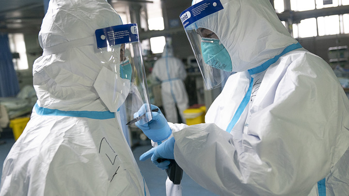 Обитель зла, врач-психопат и секретная лаборатория: В Ухане, откуда расползлась зараза, годами изучали опасные штаммы