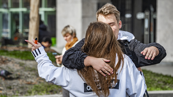 Любовь на миллион: в Петербурге мужчина после расставания засудил бывшую девушку за подарки