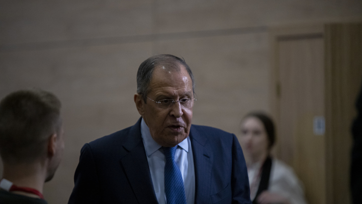 Лавров заявил, что анализировать “поток сознания” Зеленского без медицинского образования нельзя