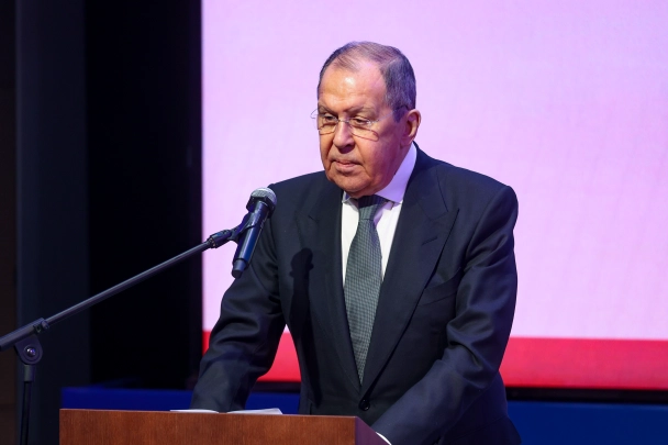 Абсолютно нормально: Сергей Лавров прокомментировал рукопожатие с Макроном на G20